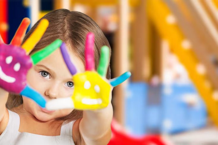 בני מת בתאונת דרכים בגיל תשע־עשרה — חמש שנים אחר כך, ילד קטן עם אותו כתם לידה מתחת לעין ימין נכנס לכיתה שלי.