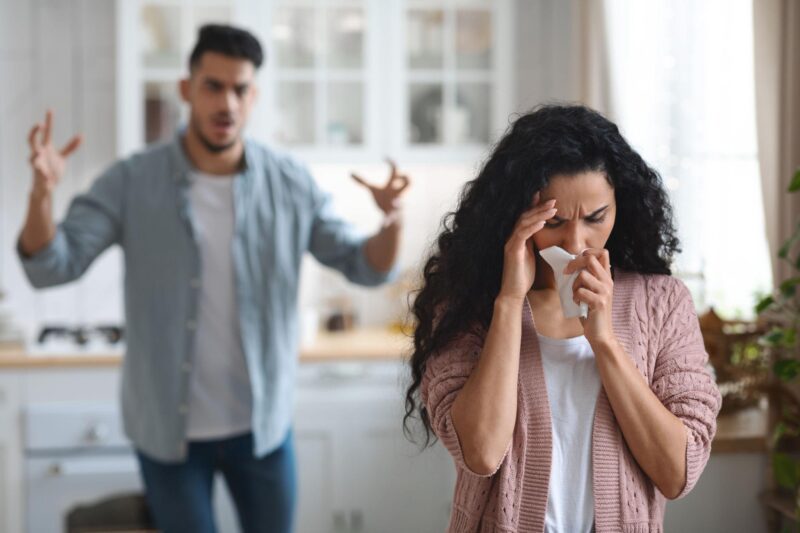המשפחה העשירה התעללה בגנן הזקן שלהם במשך שנים – ואז הגיע עורך דין עם מסמכים.