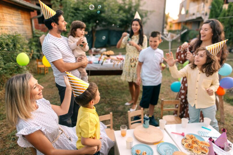 בן הארבע שלי הצביע על החברה הכי טובה שלי וצחק: "אבא שם" — צחקתי, עד שראיתי על מה הוא מצביע.